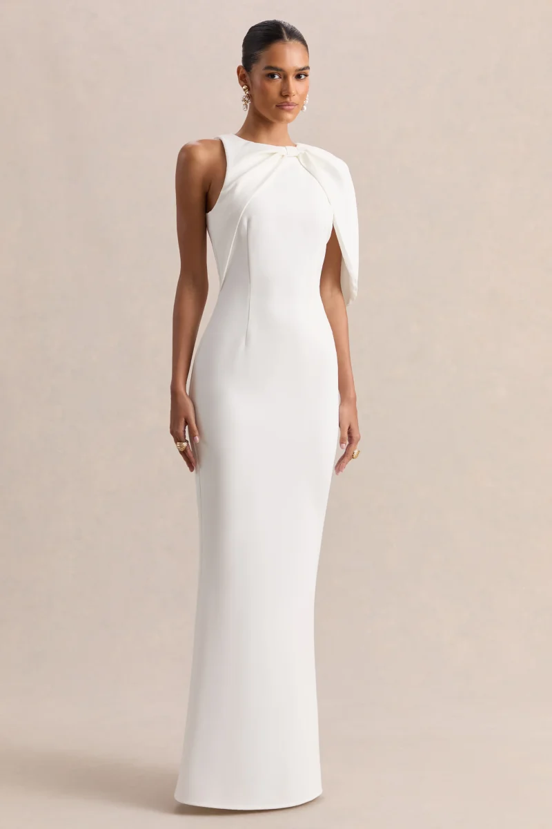 Quira | Vestido Largo Blanco Con Escote Asimétrico Y Manga Capa - Imagen 5