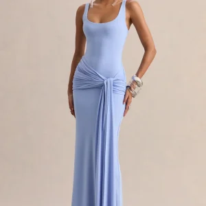 Lienna | Vestido Largo Azul Empolvado Con Escote Redondeado, Detalles Fruncidos Y Banda