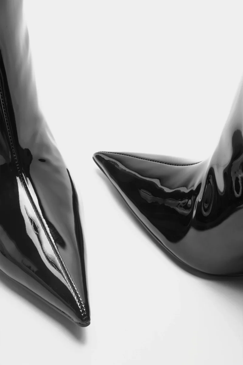 Over It | Botas con tacón negras de charol - Imagen 7