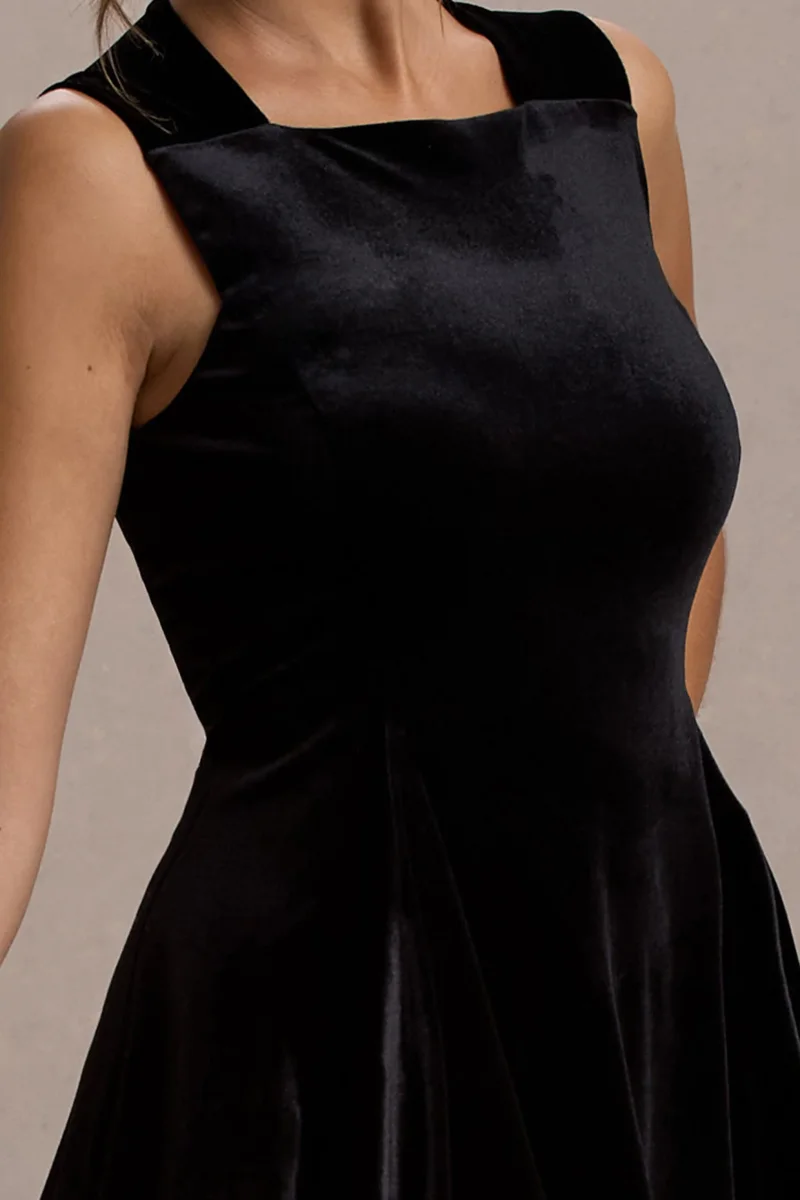 Baker | Vestido corto de Terciopelo Negro con Bajo Drapeado - Imagen 8