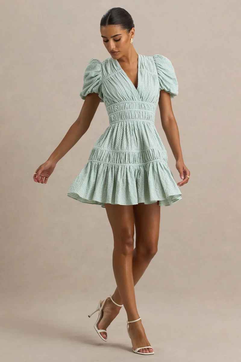 Laurelle | Vestido Corto Verde con Escote Profundo y Detalles de Volantes - Imagen 5