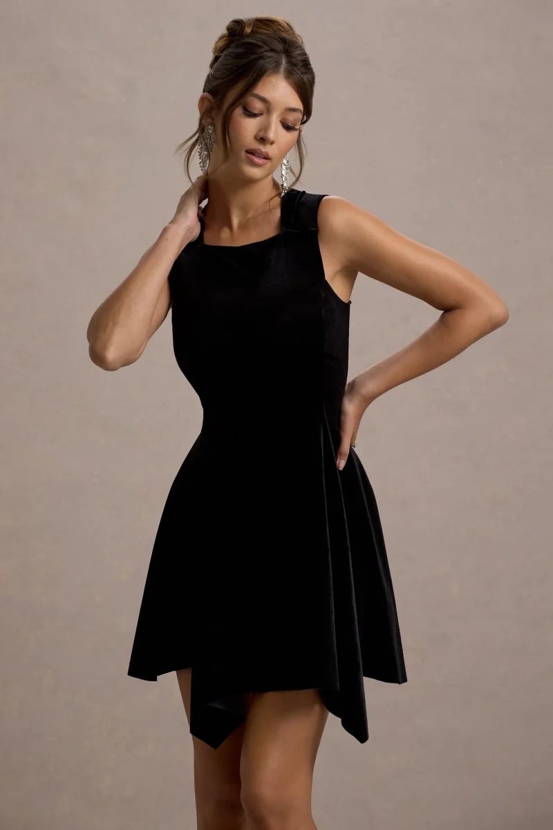 Baker | Vestido corto de Terciopelo Negro con Bajo Drapeado - Imagen 4