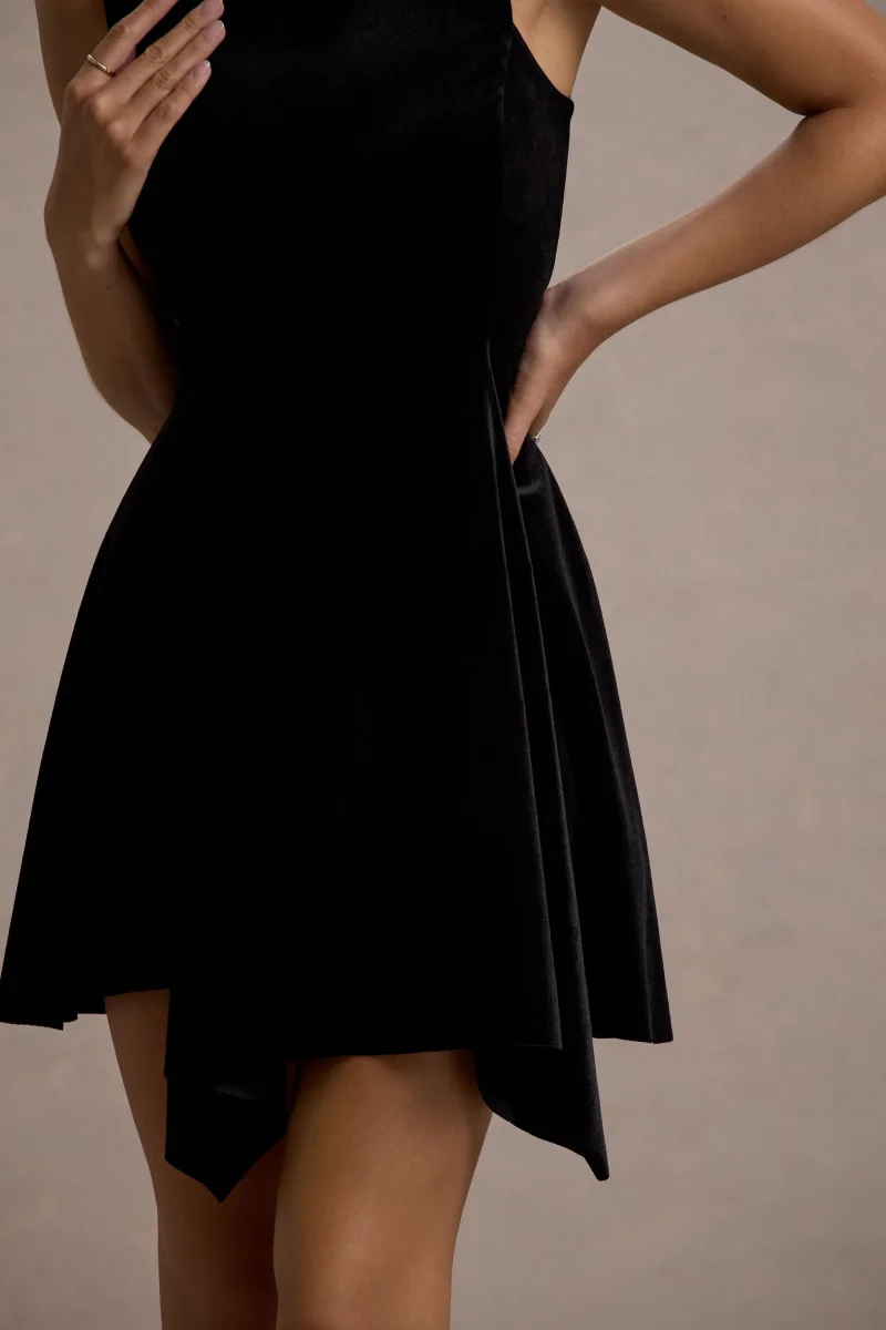 Baker | Vestido corto de Terciopelo Negro con Bajo Drapeado - Imagen 7